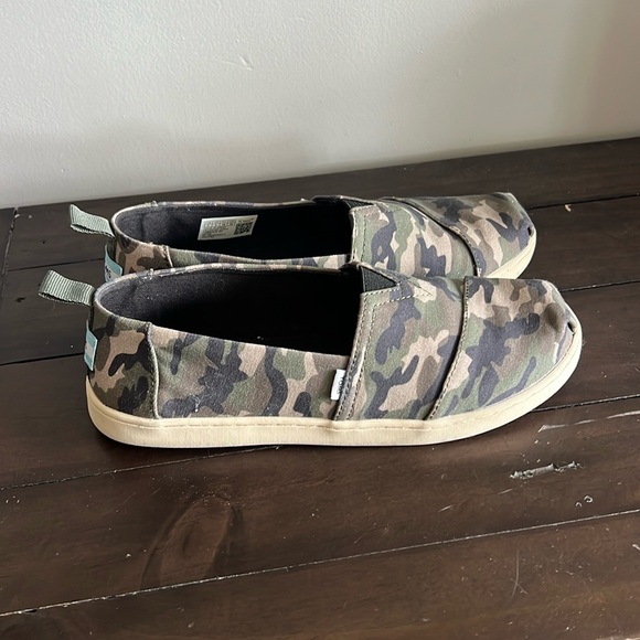 Tom’s camo mallow slip on - Picture 1 of 9